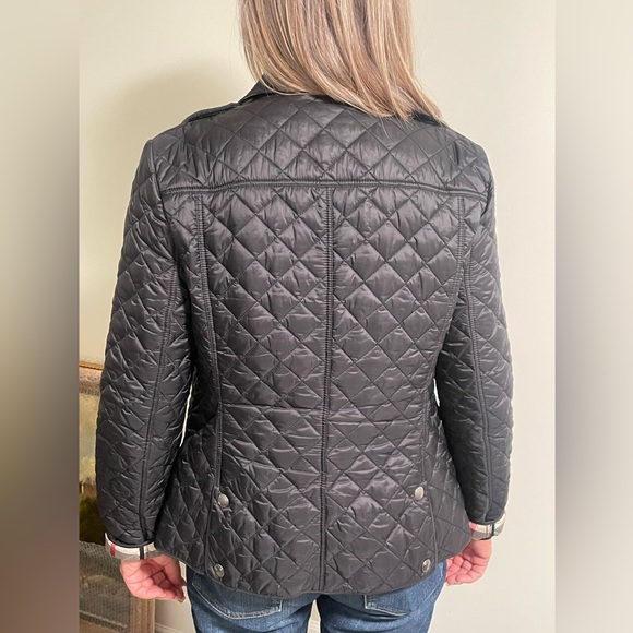 Burberry Black Quilted Jacket with Plaid Lining - Picture 3 of 9